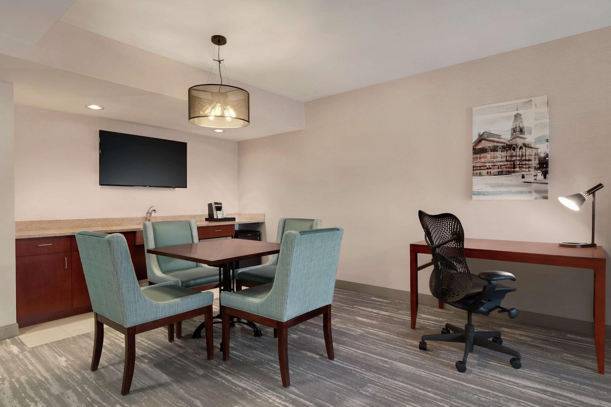 Hilton Garden Hotel 3*